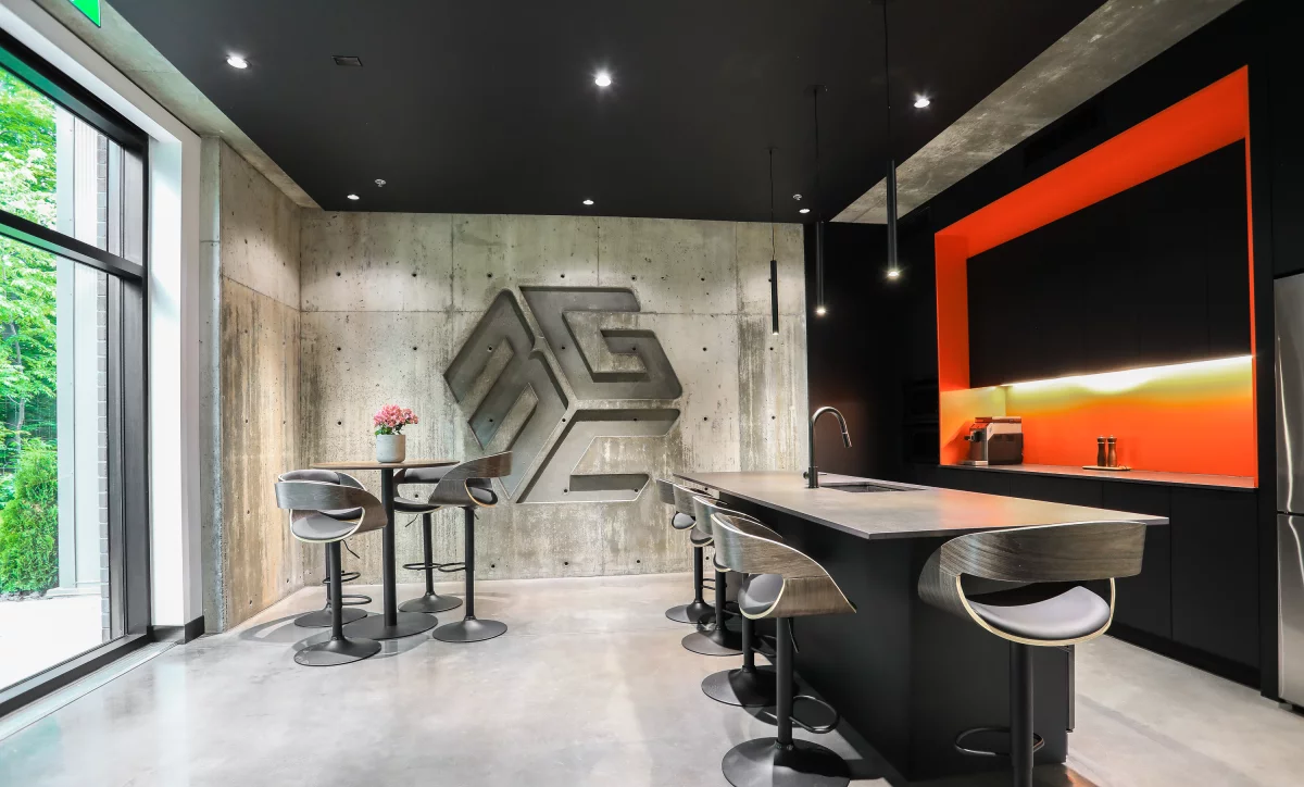 Finition intérieure - bâtiment commercial - construction en béton Joliette