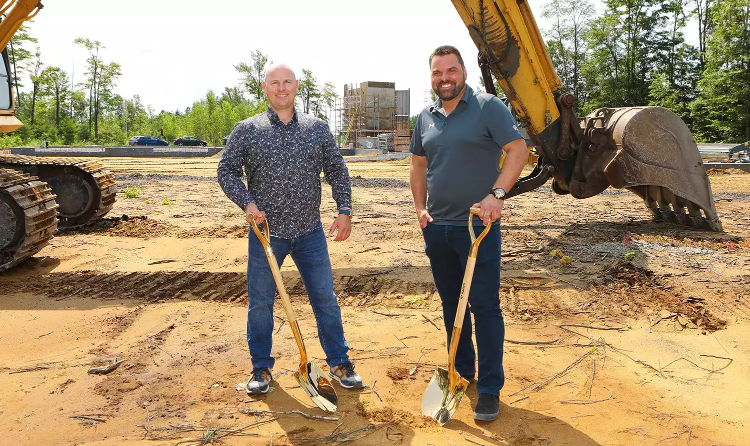 Première pelletée de terre