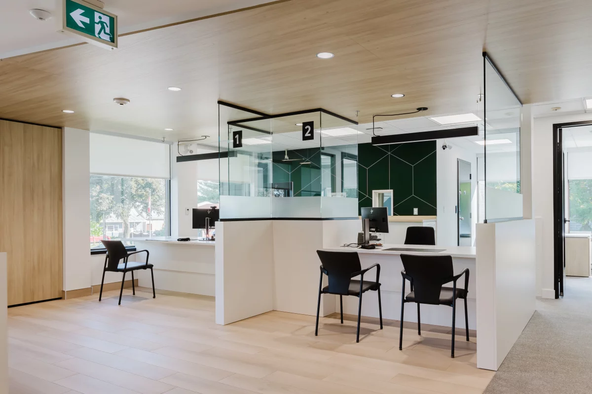 Comptoirs de service vitrés – Desjardins Saint-Félix-de-Valois